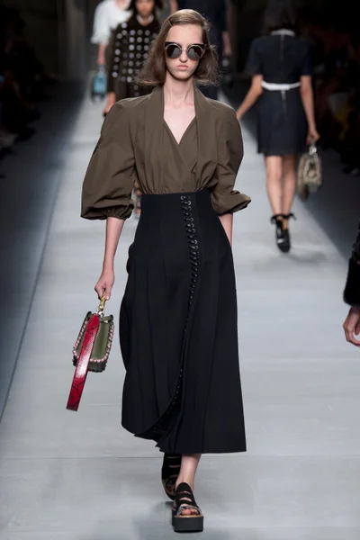 Look 25